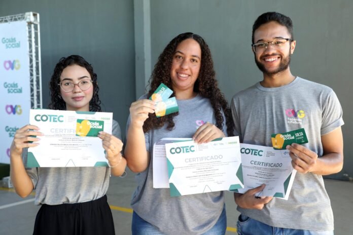 OVG-GOIAS-SOCIAL-JOVENS-RECEBEM-CREDITO-SOCIAL-E-BOLSA-QUALIFICACAO.jpg