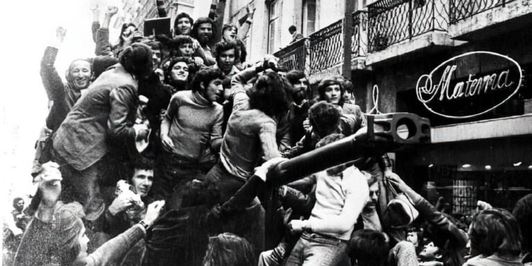 Lula celebra 50 anos da Revolução dos Cravos na Embaixada de Portugal