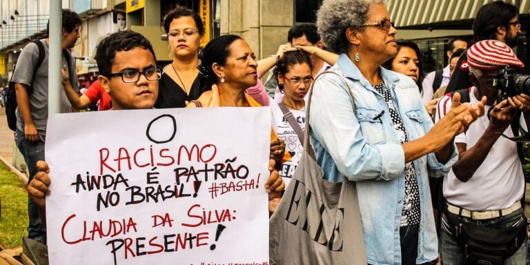 Professores e famílias  devem estar engajados no combate ao racismo