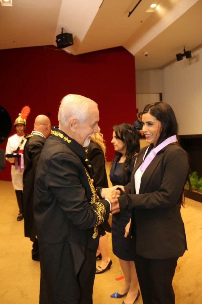 Professora-da-Secretaria-de-Educacao-e-premiada-por-projeto-em-escola-capa.jpeg