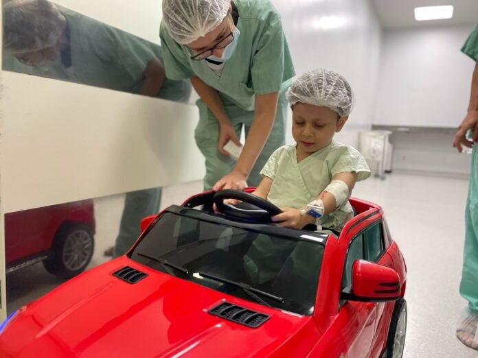 SES-HECAD-10-MIL-CIRURGIAS-REALIZADAS-PACIENTE-EM-CARRINHO.jpg