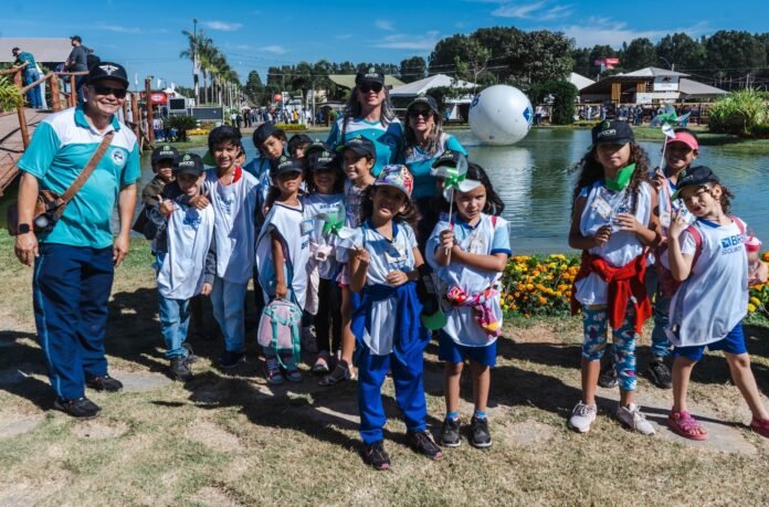 Visita-de-escolas-publicas-Feira-AgroBrasilia-2024-capa-2.jpeg