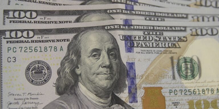 Dólar sobe para R$ 5,14 um dia após divisão no Copom