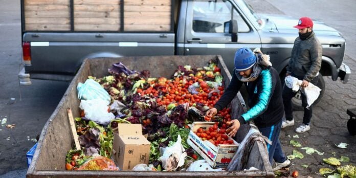 2024-03-12t145041z_1_lynxnpek2b0jk_rtroptp_4_argentina-inflacao-alimentos.jpg