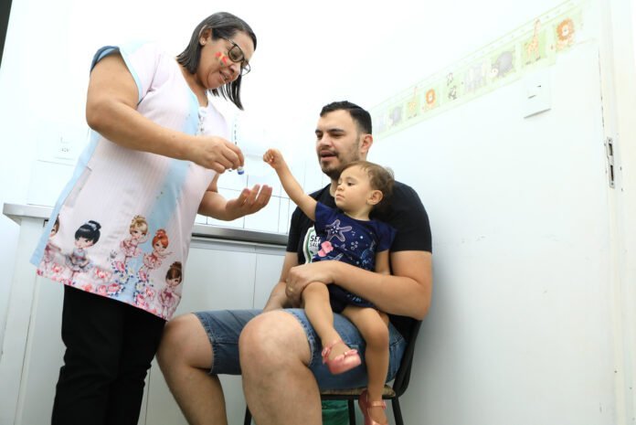 Foto-2-Vacinacao-contra-sarampo.-Foto_Mariana-Raphael-Arquivo-Agencia-Saude-DF.jpg