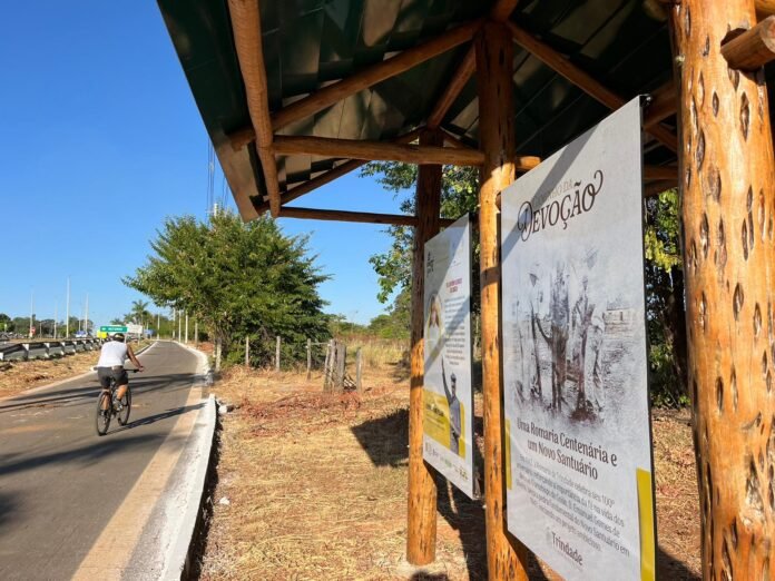 Rodovias-recebem-paineis-sobre-devocao-ao-Divino-Pai-Eterno.jpg