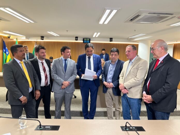SGG-GOVERNO-ENVIA-A-ALEGO-PLANO-DE-CARREIRA-DE-PROFESSORES-DA-EUG.jpg