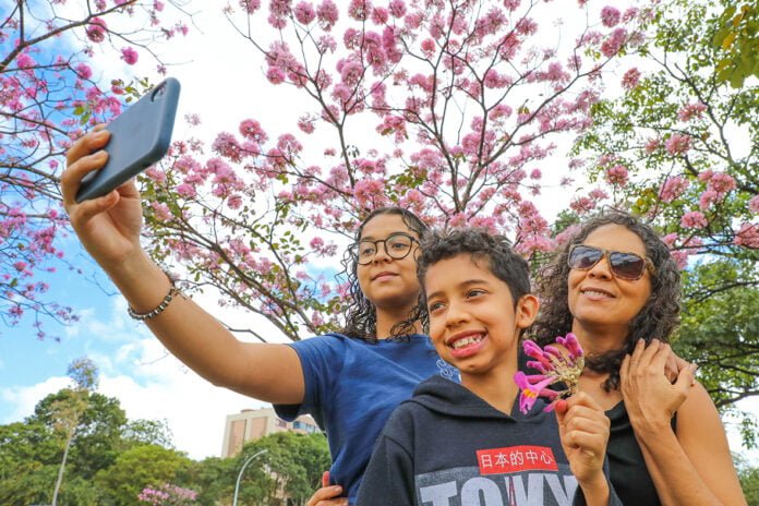 capa-Daniela-Beatriz-de-Souza-com-seus-filhos.jpg