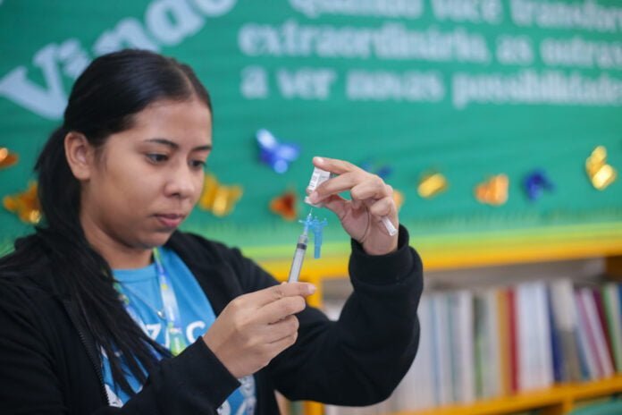 Foram-disponibilizadas-doses-contra-a-gripe-influenza-HPV-meningite-febre-amarela-triplice-viral-e-hepatite-B.-Foto-Ualisson-NoronhaAgencia-Saude-DF.jpg
