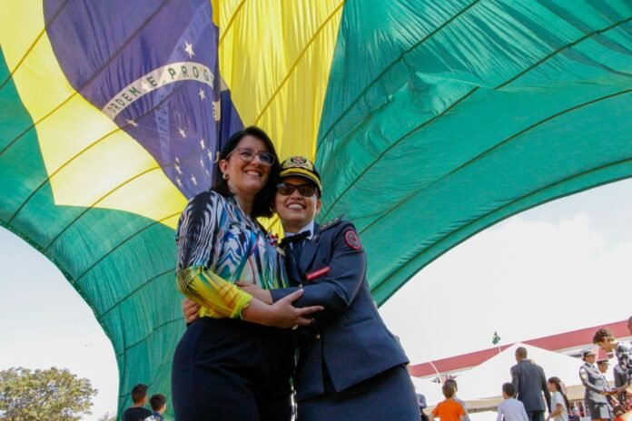 17.8.-Materia-hmenagem-servidora-Saude.-Foto-1-Foto_Alexandre-Alvares_Agencia-Saude-DF.jpg