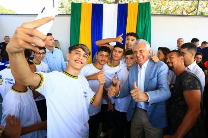Caiado-inaugura-novo-colegio-em-Aparecida-de-Goiania_Secom-1024x683.jpeg