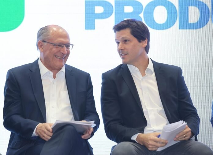 Daniel-Vilea-e-Geraldo-Alckmin-no-lancamento-do-programa-Brasil-Mais-Produtivo-Jota-Euripedes.jpeg