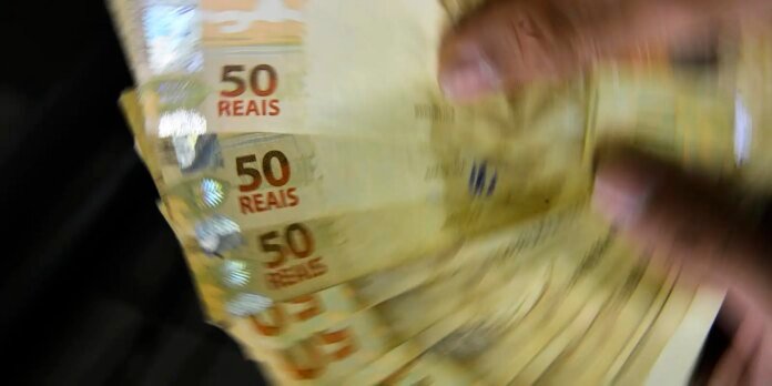 1727368983_real_moeda_dinheiro_mcajr_2904223675.jpg