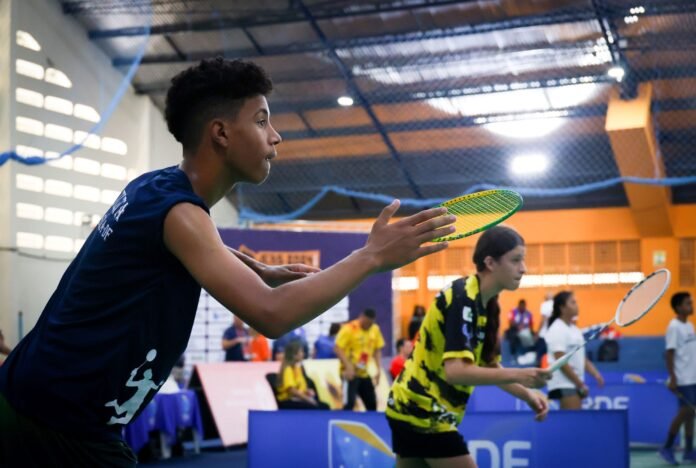 JEBs-2024-Badminton-estreia-com-alunos-de-escolas-publicas-do-Distrito-Federal-foto-capa-scaled.jpg