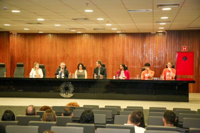 30.10.2024-Encontro-integrativo-sobre-saude-mental-em-interface-com-socioeducacao-_-Foto_Ualisson-Noronha-Agencia-saude-DF-1.jpg