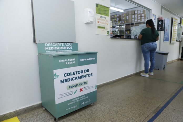 Coletor-de-medicamentos-na-UBS-1-do-Cruzeiro.-Foto-Jhonantan-Cantarelle-Agencia-Saude-DF-3.jpeg