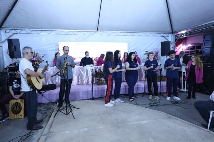 Programacao-contou-com-apresentacao-de-coral-e-de-banda-de-musica_-foto-Sandro-araujo-Agencia-Saude-DF.jpg