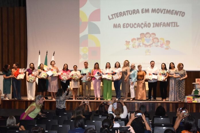 Secretaria-de-Educacao-do-DF-entrega-78-mil-livros-literarios-para-a-Educacao-Infantil-foto-capa-scaled.jpg