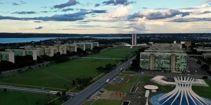 brasilia_60_anos_esplanada_dos_ministerios_0420202390_2.jpg