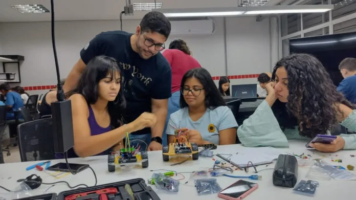 Cursos-Robotica-Secti-1215x683.jpg.webp.webp