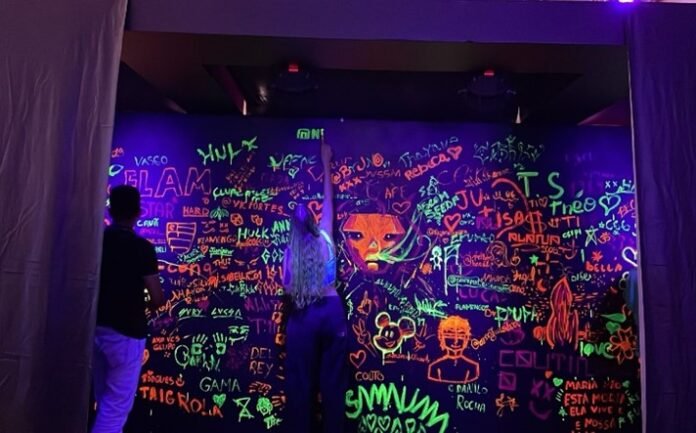 Neon-Space.jpg