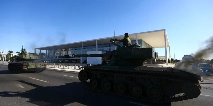 comboio-militar-esplanada_mcamgo_abr_100820211818-2_0.jpg