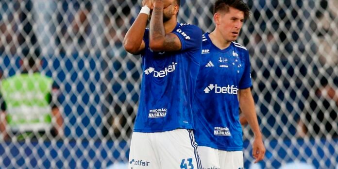 cruzeiro_joao_marcelo_e_lucas_romero_derrota_sul_americana.jpg