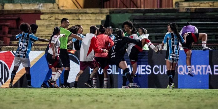 1735339712_racismo_river_x_gremio_fut_fem_2024.jpg