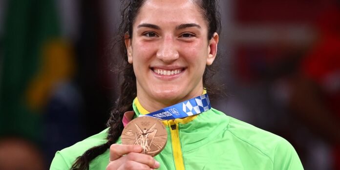 mayra_aguiar_medalha_sorriso_toquio.jpg