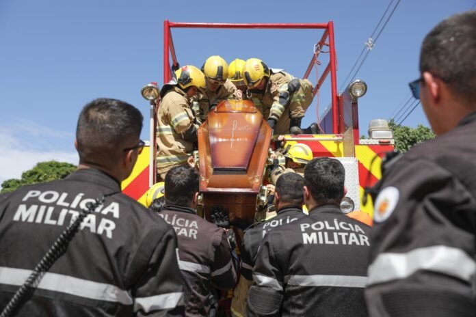 1737348369_18.1.-Homenagem-ao-policial-Adriano.-Foto-Geovana-Albuquerque-Agencia-BrasiliaCAPA.jpeg