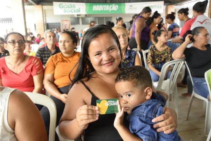 SEDS-ENTREGAS-DE-CARTOES-MAES-DE-GOIAS-E-DIGNIDADE-EM-MORRINHOS-GOIATUBA-E-ANICUNS1.jpg