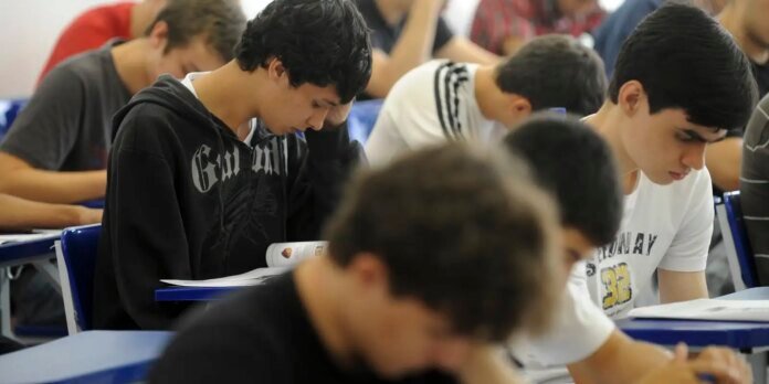 estudantes_provas_selecao_do_programa_de_avaliacao_seriada_pas_0412111047_0.jpg