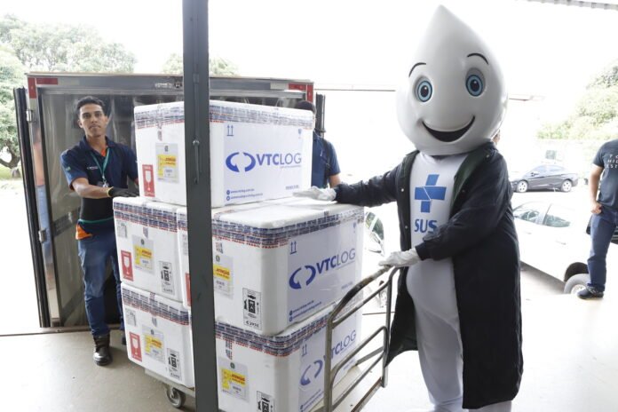Chegada-de-vacinas-contra-a-gripe.-Foto-Jhonatan-Cantarelle-Agencia-Saude-DF-4.jpg