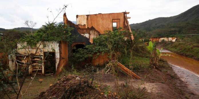 moradores_de_barra_longa_uma_das_regioes_atingidas_pela_tragedia_de_mariana_tambem_sofrem_com_depressao_-_jose_cruz-agencia_brasil_0.jpg