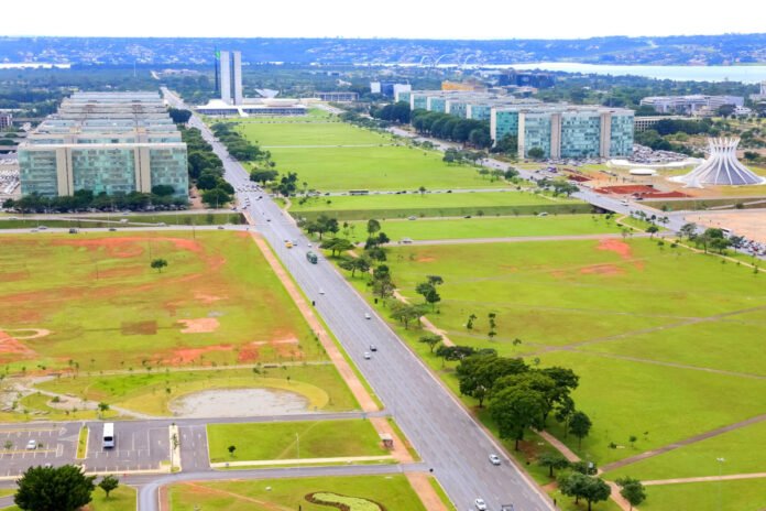 15.4.-Esplanada-dos-Ministerios.-Foto-Paulo-H.-Carvalho-Agencia-Brasilia-1200x800.jpg
