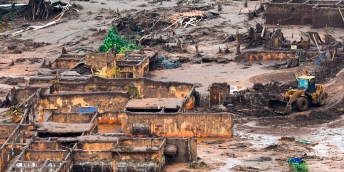 1746040452_tragedia_em_mariana_0711150244_1.jpg