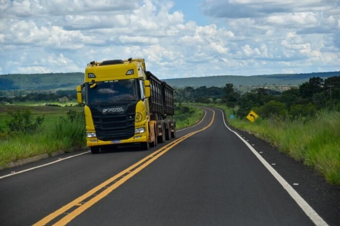 Restricoes-de-trafego-nas-rodovias_Goinfra-1215x808.jpg