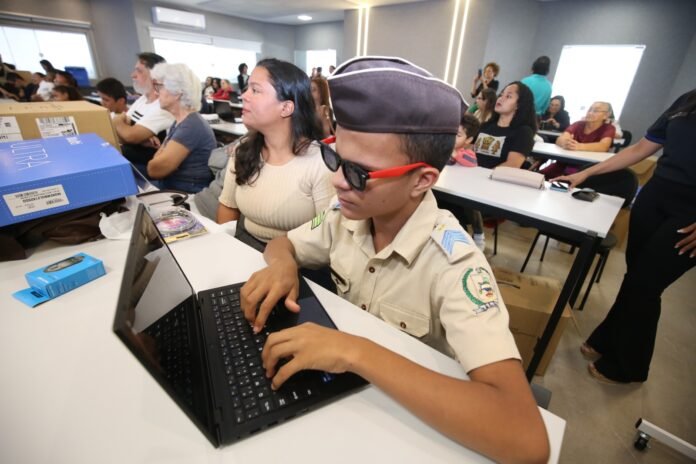 SEDUC_ENTREGA_DE_NOTEBOOKS_ADAPTADOS_A_ESTUDANTES_COM_DEFICIENCIA_VISUAL2.jpeg