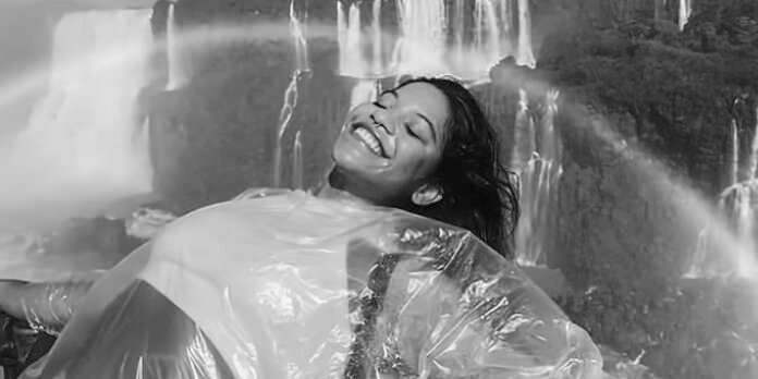 1751230521_juliana_marinspb03.jpg