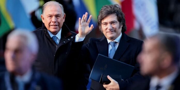 2025-10-22t173122z_1_lynxmpel9l0ye_rtroptp_4_argentina-ministro-renuncia.jpg