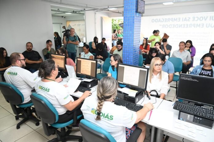 FEIRAO_DO_EMPREGO_GOVERNO_DE_GOIAS_FLAMBOYANT1-1215x810.jpeg