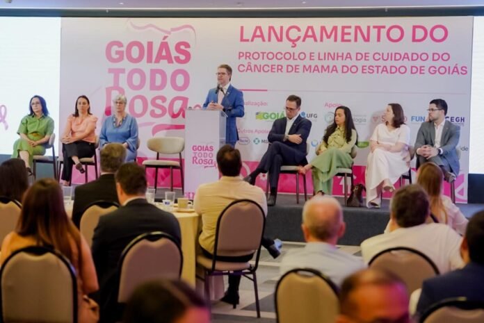 Saude-lanca-novo-protocolo-do-Goias-Todo-Rosa_SES-1215x812.jpg