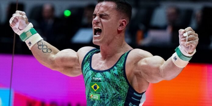 caio_souza_finalista_munidial_ginastica_art_2025.jpg