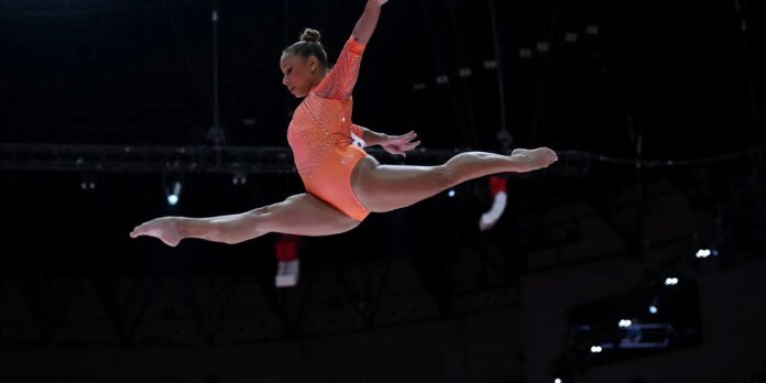 flavia_saraiva_finalista_trave_mundial_gin_2025.jpg