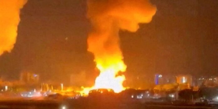 1767476455_2026-01-03t141148z_1_lynxmpem02092_rtroptp_4_usa-venezuela-explosions.jpg
