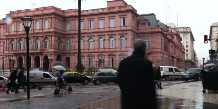 2018-05-08t191132z_1_lva0038f0f60z_rtrwnev_e_2186-argentina-peso.jpg