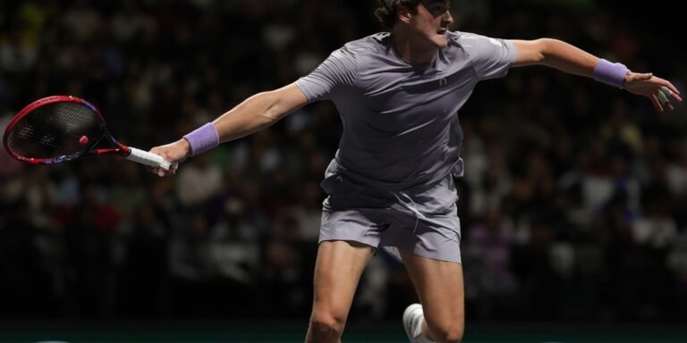 Dores lombares tiram João Fonseca de mais um torneio na Austrália