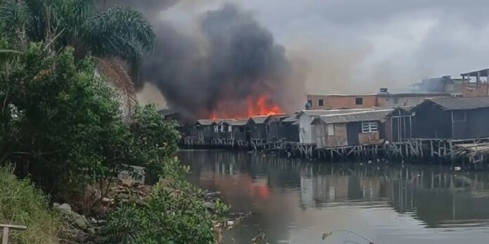 incendio-atinge-casas-na-regiao-da-zona-noroeste.jpg