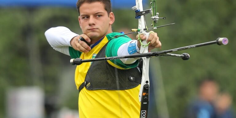Marcus D'Almeida é bronze em etapa do mundial de tiro com arco indoor
