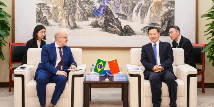 ebc_firma_parceria_inedita_com_china_media_group.jpg